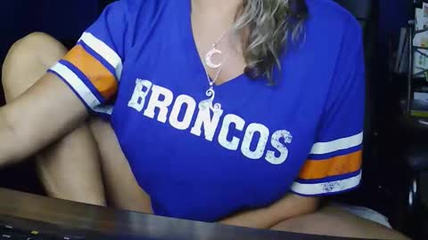 Snapshot of masksntitsntoes chatting on November 2, 2025, 4:09 pm TitsnToes online show from November 2, 2025, 4:09 pm