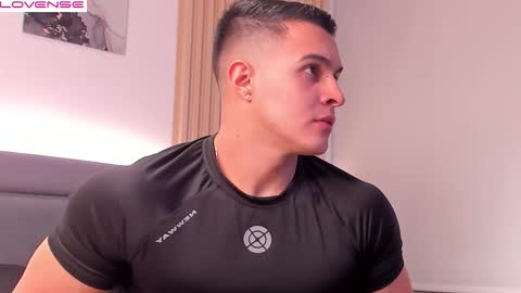 Snapshot of mason_bennet chatting on December 18, 2025, 9:21 pm Mason Bennet online show from December 18, 2025, 9:21 pm