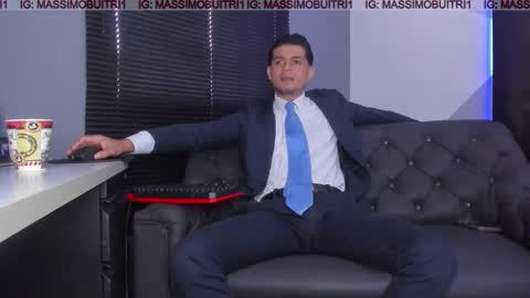 I am Massimo online show from November 3, 2025, 2:07 pm