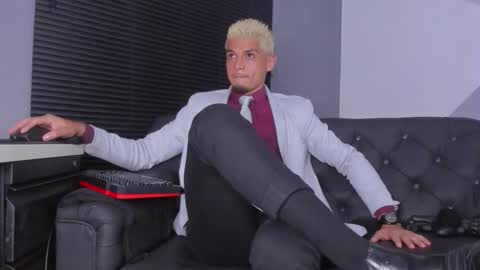 I am Massimo online show from December 20, 2025, 11:34 pm