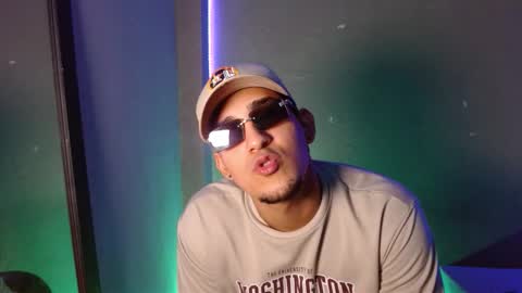 massimo_vidal online show from December 5, 2025, 2:31 am