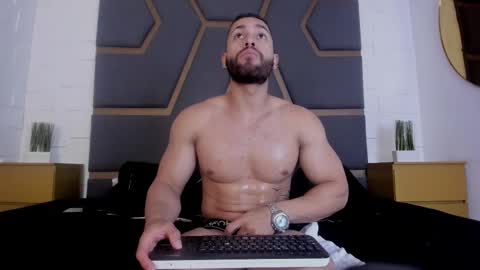 Snapshot of massimofiore_ chatting on December 17, 2025, 3:56 am Massimo online show from December 17, 2025, 3:56 am