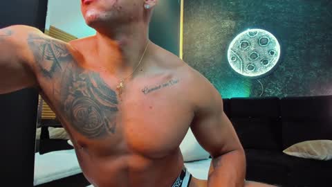 massimowalton2 online show from January 10, 2025, 2:35 am