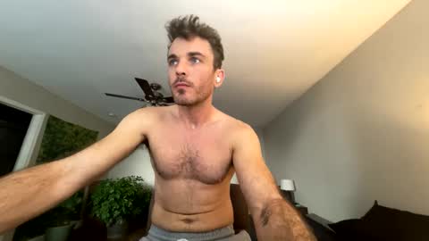 Snapshot of master_louie chatting on December 10, 2024, 6:06 pm muskyjockdick online show from December 10, 2024, 6:06 pm