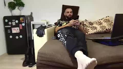 Snapshot of master_roberto333 chatting on December 13, 2024, 3:32 pm SIR online show from December 13, 2024, 3:32 pm