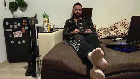 Snapshot of master_roberto333 chatting on December 14, 2024, 3:47 pm SIR online show from December 14, 2024, 3:47 pm