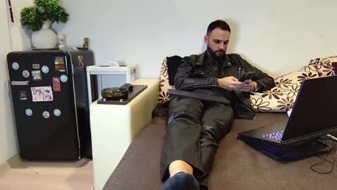 Snapshot of master_roberto333 chatting on January 6, 2025, 5:49 pm SIR online show from January 6, 2025, 5:49 pm