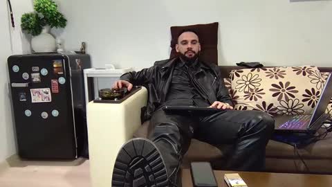 Snapshot of master_roberto333 chatting on January 6, 2025, 8:50 pm SIR online show from January 6, 2025, 8:50 pm