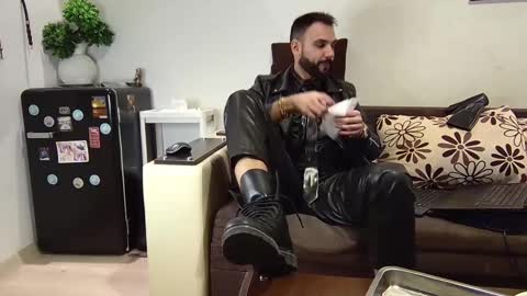 Snapshot of master_roberto333 chatting on January 7, 2025, 9:03 pm SIR online show from January 7, 2025, 9:03 pm