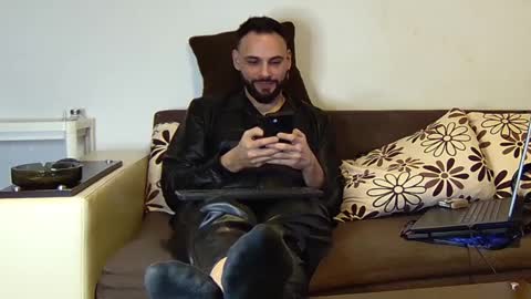 Snapshot of master_roberto333 chatting on February 6, 2025, 7:29 pm SIR online show from February 6, 2025, 7:29 pm