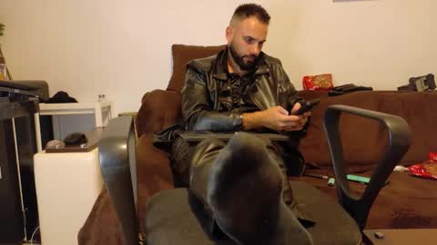 Snapshot of master_roberto333 chatting on October 8, 2025, 9:34 pm SIR online show from October 8, 2025, 9:34 pm