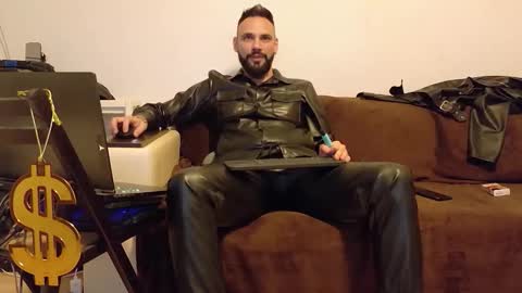 Snapshot of master_roberto333 chatting on November 30, 2025, 5:39 pm SIR online show from November 30, 2025, 5:39 pm