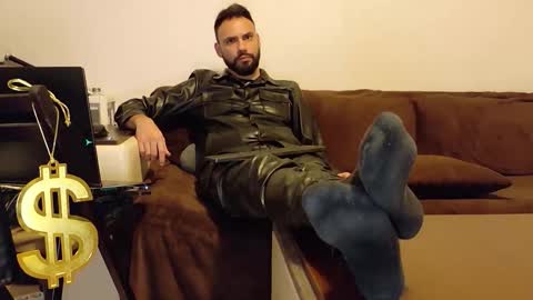 Snapshot of master_roberto333 chatting on December 14, 2025, 8:57 pm SIR online show from December 14, 2025, 8:57 pm