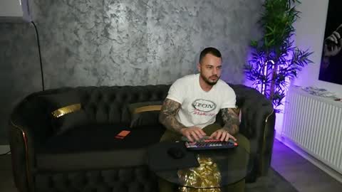 masterkingmuscle online show from April 1, 2026, 9:01 pm