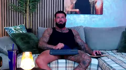 Snapshot of masterkingofmuscle chatting on May 4, 2026, 7:59 am masterkingofmuscle online show from May 4, 2026, 7:59 am