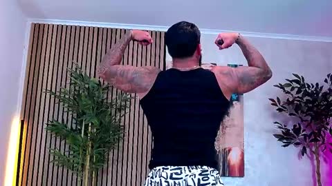 Snapshot of masterkingofmuscle chatting on May 4, 2026, 9:22 pm masterkingofmuscle online show from May 4, 2026, 9:22 pm