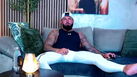 Snapshot of masterkingofmuscle chatting on May 12, 2026, 7:05 am masterkingofmuscle online show from May 12, 2026, 7:05 am