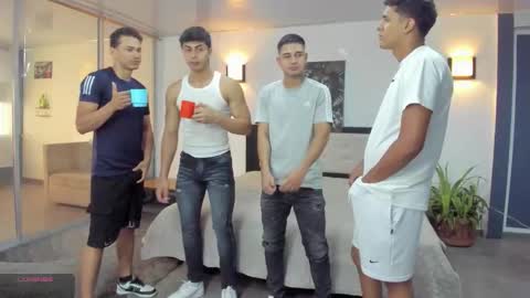 Snapshot of masters_sexx chatting on November 11, 2025, 11:21 am Team Cris Darwin- Fernando- Stiven- David online show from November 11, 2025, 11:21 am