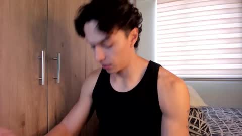 mastrangelo_x online show from November 23, 2025, 8:41 pm