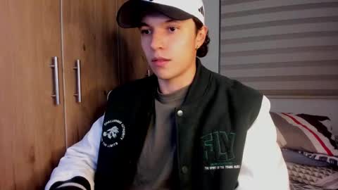 mastrangelo_x online show from December 23, 2025, 4:10 am