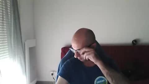 mat11efou online show from October 5, 2025, 8:23 am