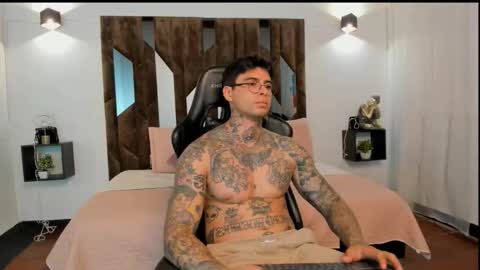 mateo_dilucajs1 online show from October 10, 2025, 10:09 pm