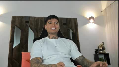 mateo_dilucajs1 online show from November 4, 2025, 10:03 am