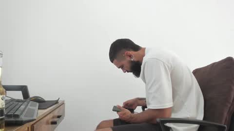 Snapshot of matheusbeard2 chatting on December 16, 2024, 6:16 pm Matheus     online show from December 16, 2024, 6:16 pm