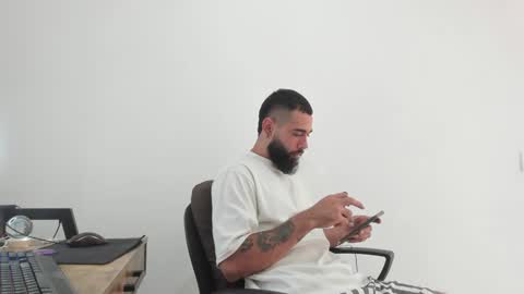 Snapshot of matheusbeard2 chatting on December 17, 2024, 8:32 pm Matheus     online show from December 17, 2024, 8:32 pm