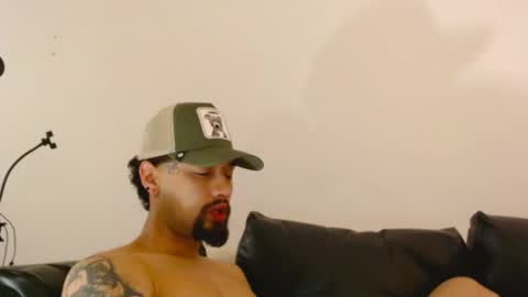 STRURIBE ON INSTAGRAM online show from January 7, 2025, 5:31 pm