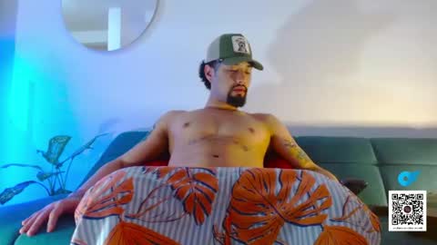 STRURIBE ON INSTAGRAM online show from October 31, 2025, 7:37 pm