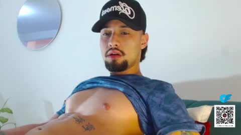 STRURIBE ON INSTAGRAM online show from December 14, 2025, 3:06 pm