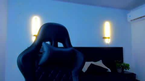 Mathew Flintt  online show from April 22, 2026, 2:03 am