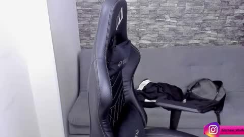 Mathew Independent model online show from November 19, 2025, 6:35 am