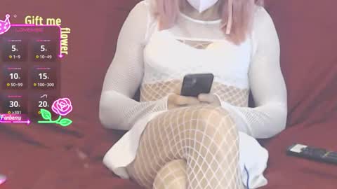 Snapshot of mathurin37 chatting on November 19, 2025, 8:36 am LooLa online show from November 19, 2025, 8:36 am