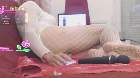 Snapshot of mathurin37 chatting on December 5, 2025, 8:05 pm LooLa online show from December 5, 2025, 8:05 pm