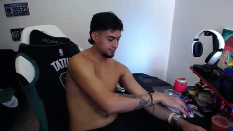 Snapshot of matias_bianco01 chatting on November 17, 2025, 7:41 pm matias online show from November 17, 2025, 7:41 pm