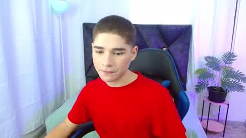 Snapshot of matiii18 chatting on September 19, 2025, 1:01 pm Mati online show from September 19, 2025, 1:01 pm