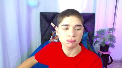 Snapshot of matiii18 chatting on October 21, 2025, 1:45 pm Mati online show from October 21, 2025, 1:45 pm