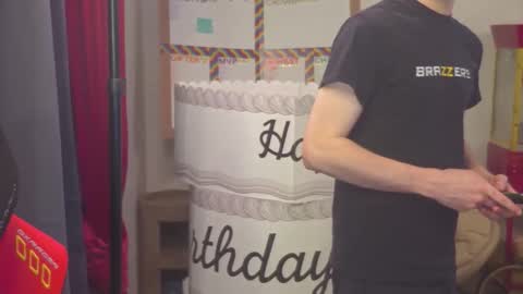 Snapshot of mattcashxxx chatting on February 13, 2026, 2:07 am Matt Cash online show from February 13, 2026, 2:07 am