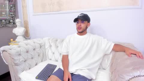 Snapshot of matteoricci_ chatting on November 1, 2025, 8:11 pm MatteoRicci online show from November 1, 2025, 8:11 pm