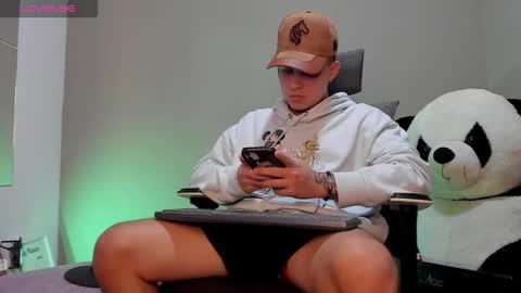 mattiwsmorris_ online show from October 23, 2025, 3:39 am