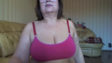 Snapshot of mature_cat chatting on January 21, 2025, 8:08 am Cat online show from January 21, 2025, 8:08 am