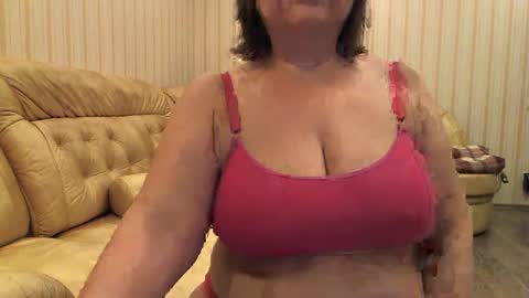 Snapshot of mature_cat chatting on January 25, 2025, 2:15 am Cat online show from January 25, 2025, 2:15 am