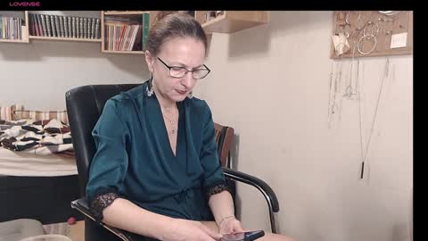 maturekate online show from December 17, 2024, 7:29 am