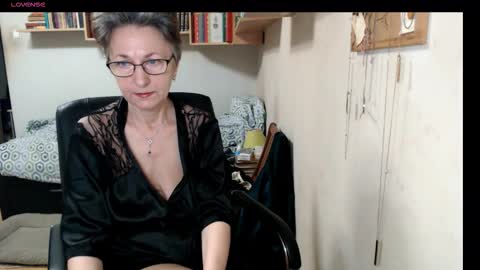 maturekate online show from September 12, 2025, 6:35 am