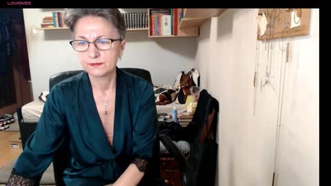 maturekate online show from October 7, 2025, 6:10 am