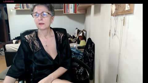 maturekate online show from October 17, 2025, 6:38 am