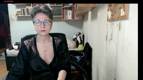 maturekate online show from October 21, 2025, 7:20 am