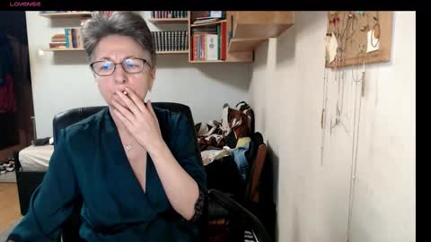 maturekate online show from October 23, 2025, 9:19 am